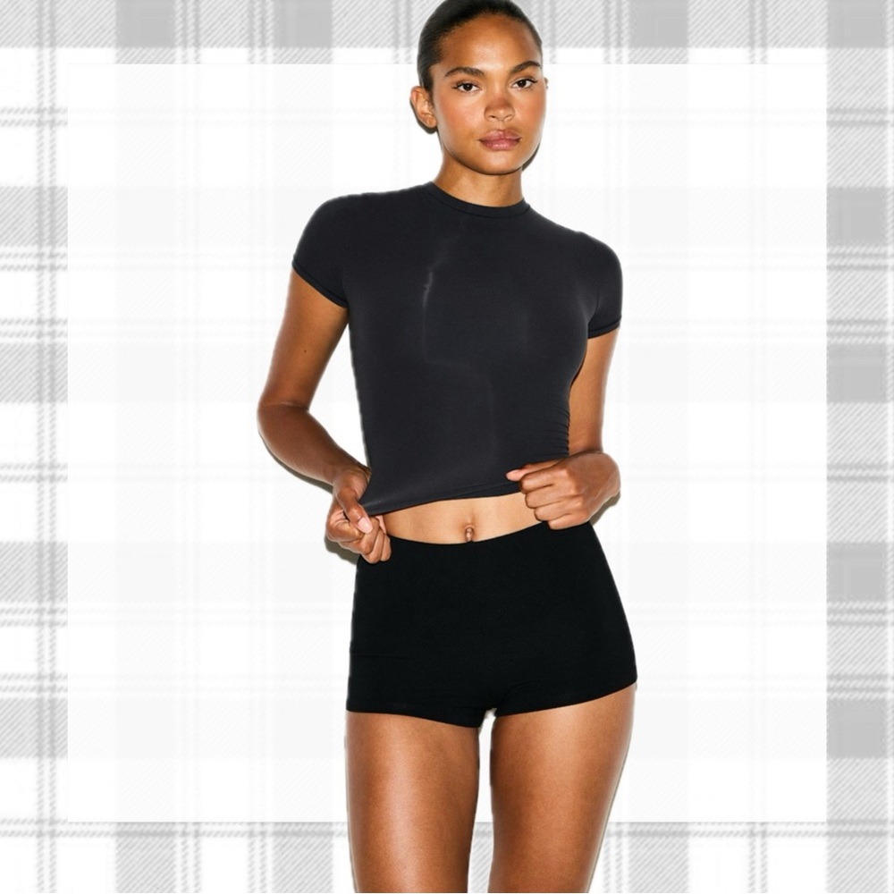 SKIMS ESSENTIAL HIGH-WAISTED HOT SHORT size S NWT!